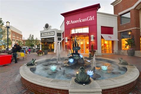 Easton shopping center - 160 Easton Town Center, Columbus, OH 43219. Located in the heart of Easton, Easton Town Center is a 1.9 million square foot lifestyle center developed and owned in partnership with L Brands, Inc. and Steiner + Associates. The property features a variety of shopping, dining and entertainment venues in a pedestrian friendly environment.